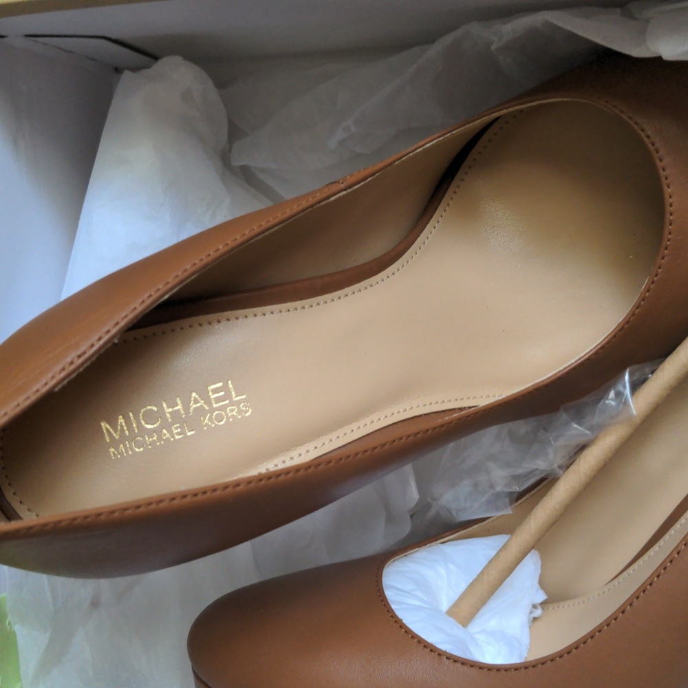 NIB Michael Kors Antoinette Leather Pump - Picture 4 of 6
